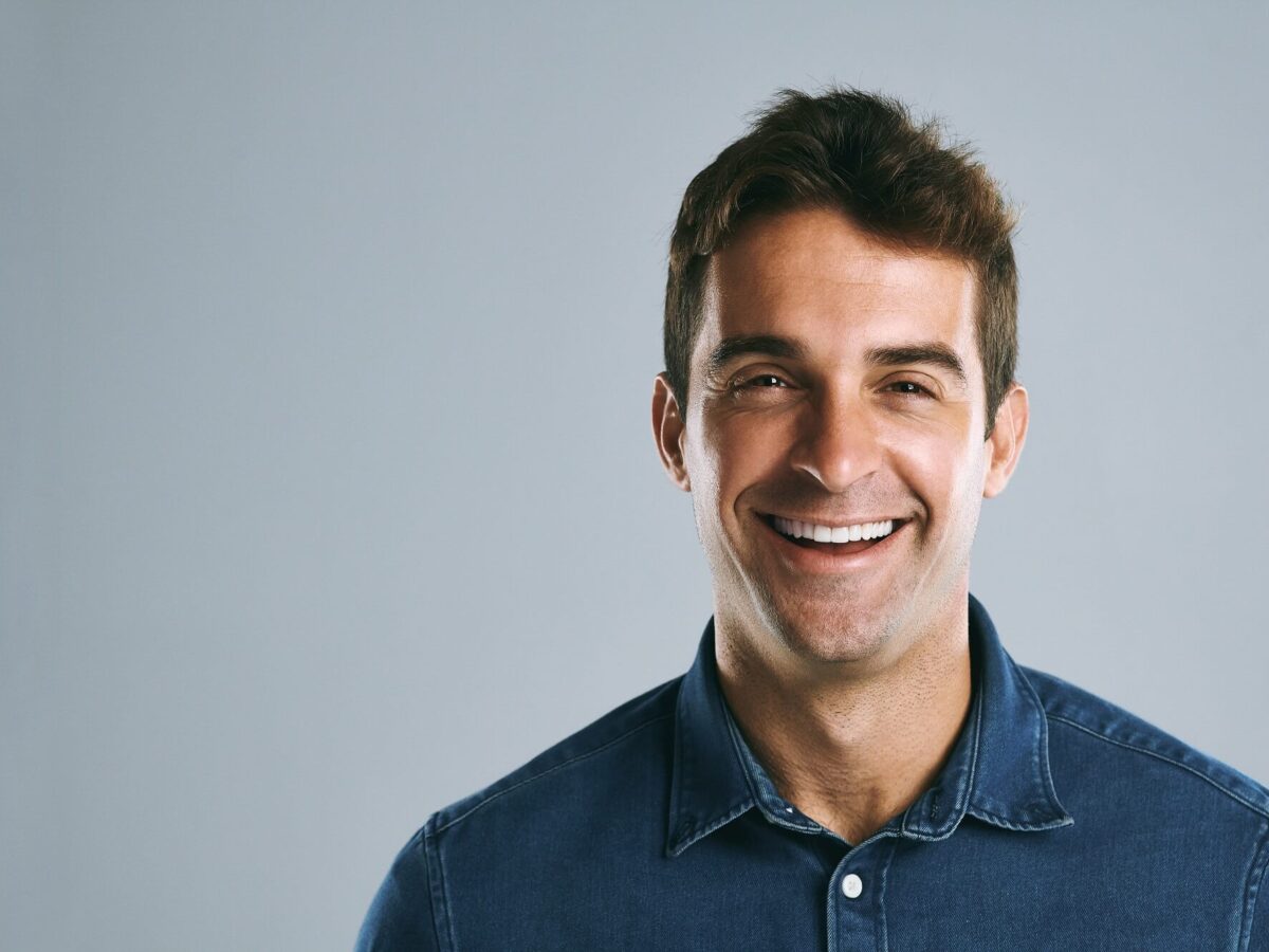 Co wybrać – protezy zębowe czy implanty?