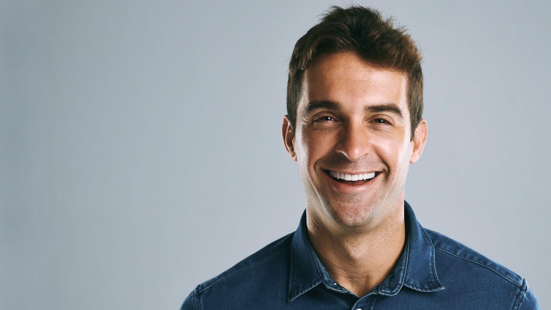 Co wybrać – protezy zębowe czy implanty?