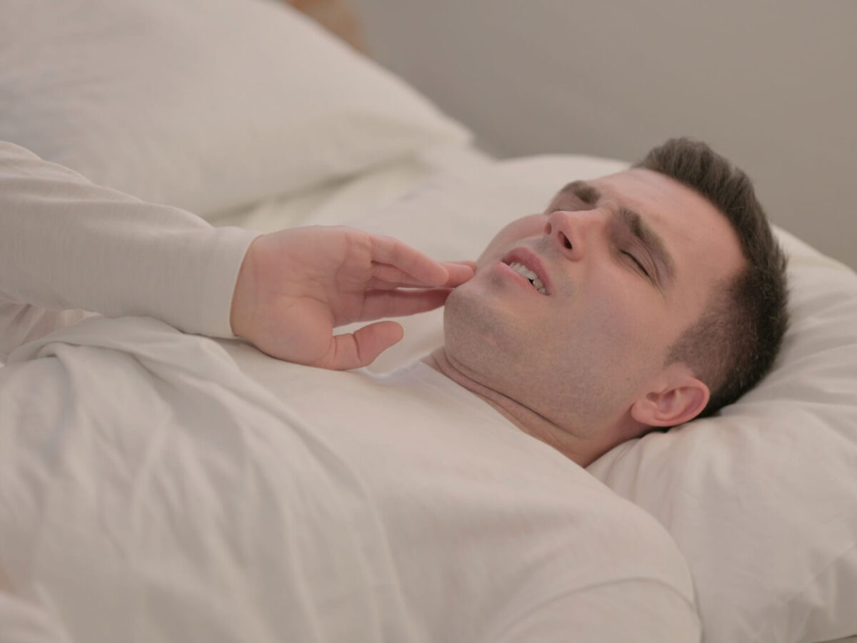 Dlaczego ząb może boleć bez widocznej dziury?